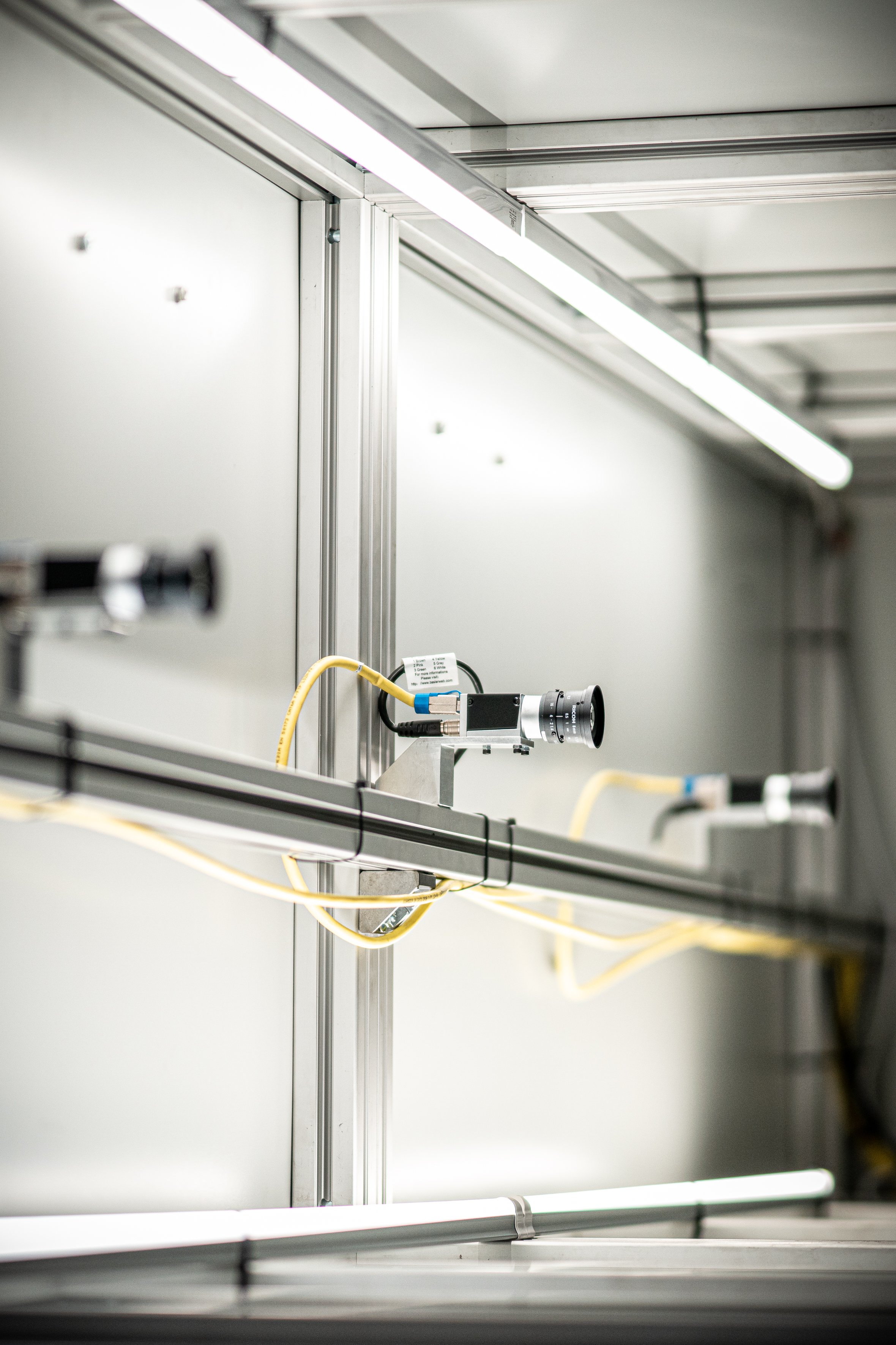 Defect detection in technical textiles